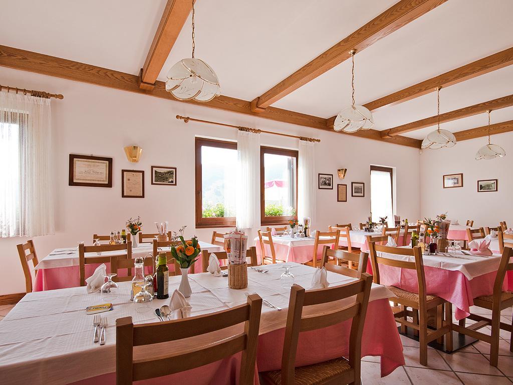 Albergo Alpino Da Tullio Avio Bagian luar foto