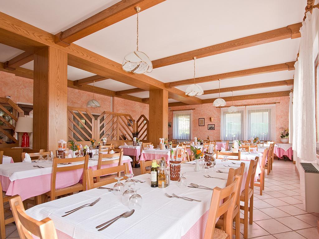 Albergo Alpino Da Tullio Avio Bagian luar foto