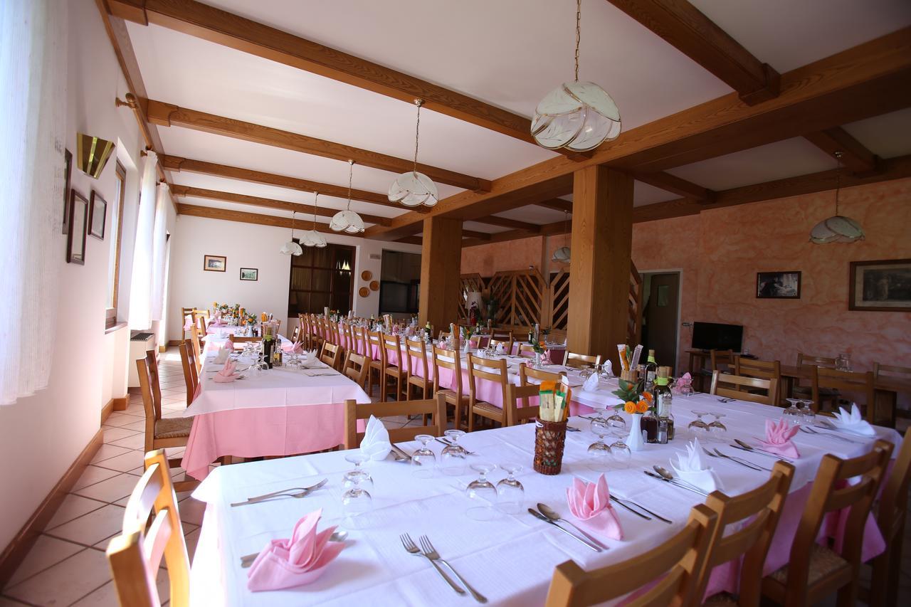 Albergo Alpino Da Tullio Avio Bagian luar foto