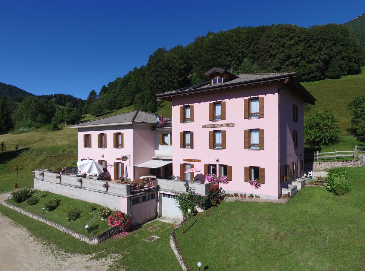 Albergo Alpino Da Tullio Avio Bagian luar foto