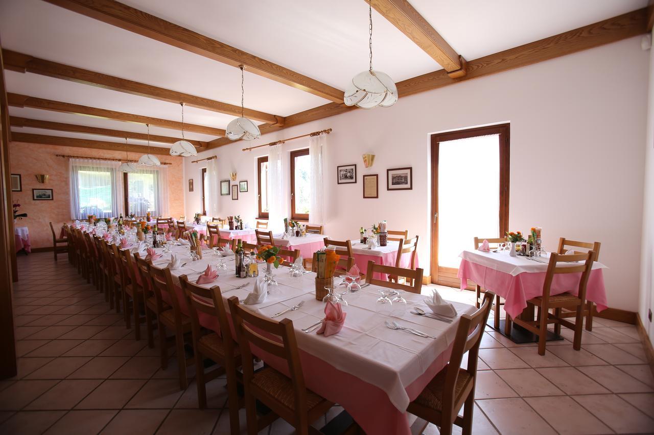 Albergo Alpino Da Tullio Avio Bagian luar foto